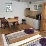 Tuxie Haus Lägenhet *