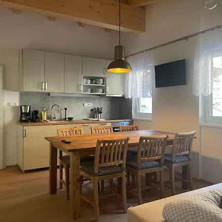 Tuxie Haus Apartment